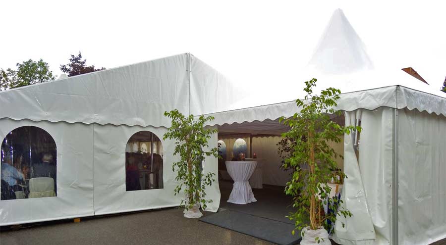 Pagodenzelt von LEUBE als Empfangsbereich