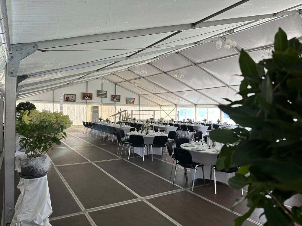 Systemfußboden für Hochzeitszelte von LEUBE