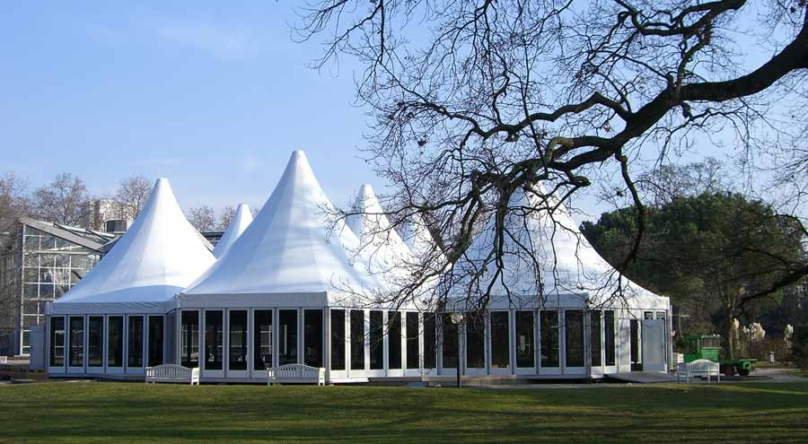 Pagodenzelte mit hohem Spitzdach von LEUBE