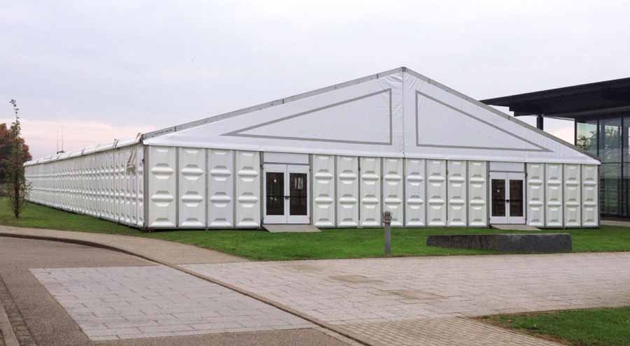 Großzelt von Leube mit festen Wänden