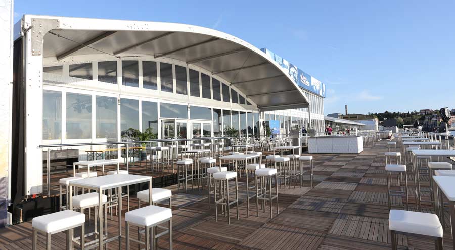 Zelte mit Dachvorsprung von LEUBE