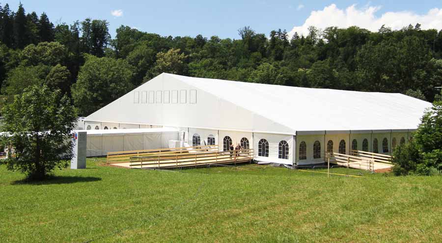 Großzelt von LEUBE im Grünen