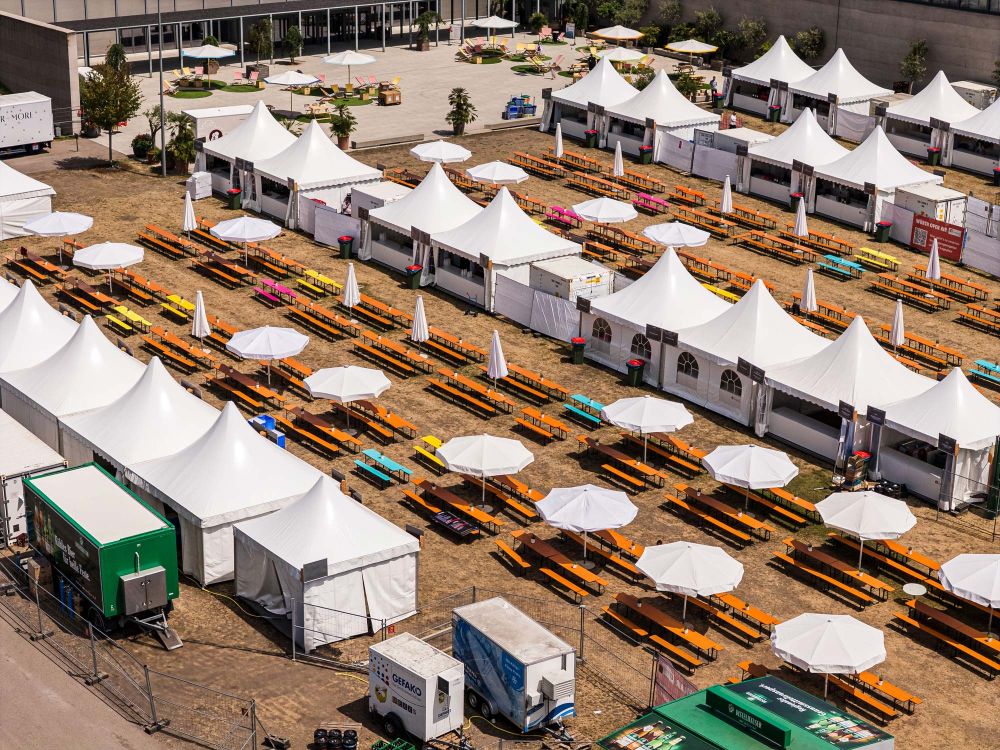 Pagodenzelte und Schirme von LEUBE beim Würth Open Air