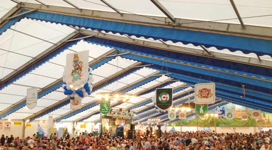 Zeltdekoration bei LEUBE