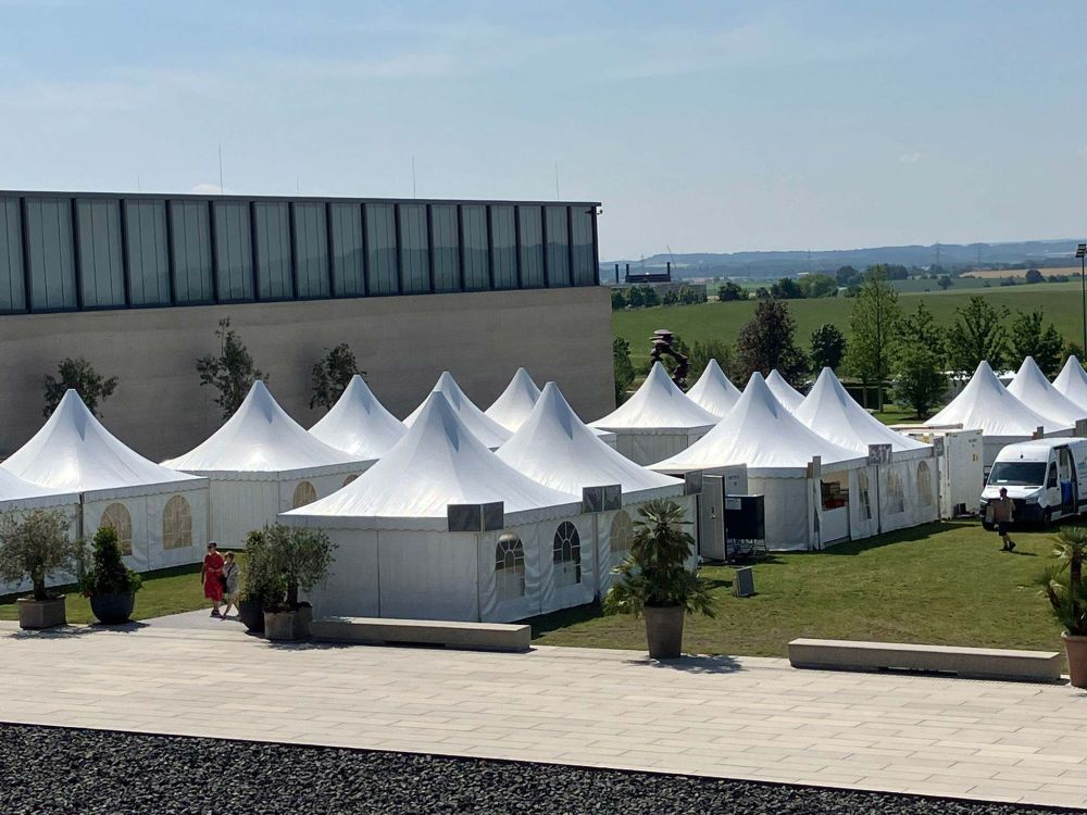 Pagodenzelte als Stände beim Würth Open Air 