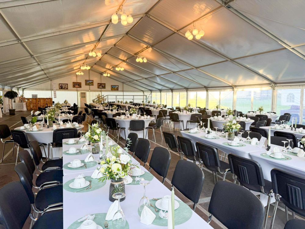 Hochzeit im LEUBE Zelt