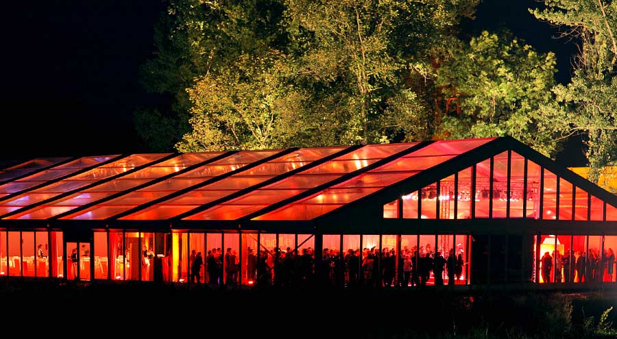 Beleuchtetes Zelt von LEUBE