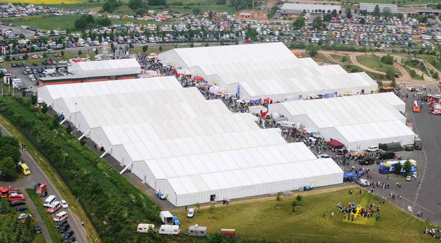Messe mit vielen Großzelten von LEUBE